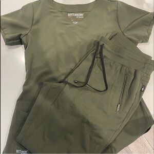 Greg’s Anatomy scrub set. Small top Medium Tall joggers
